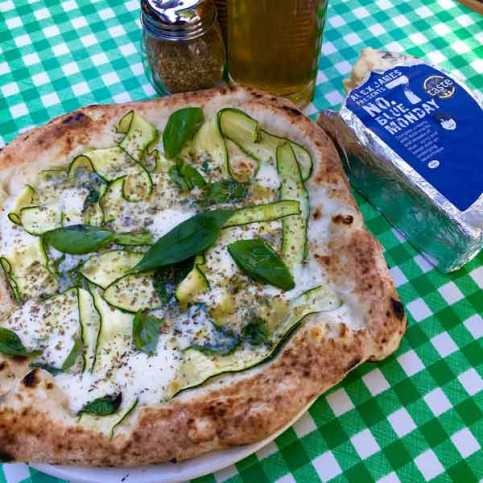 pizza_formaggio_blur2